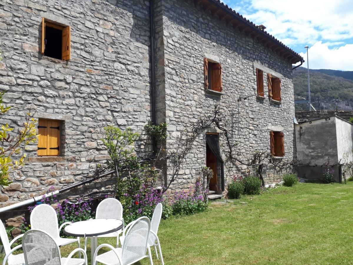 Cirjuana, casa en el centro con agradable jardín y barbacoa Biescas (Aragon) Exterior foto