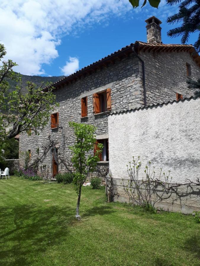 Cirjuana, casa en el centro con agradable jardín y barbacoa Biescas (Aragon) Exterior foto