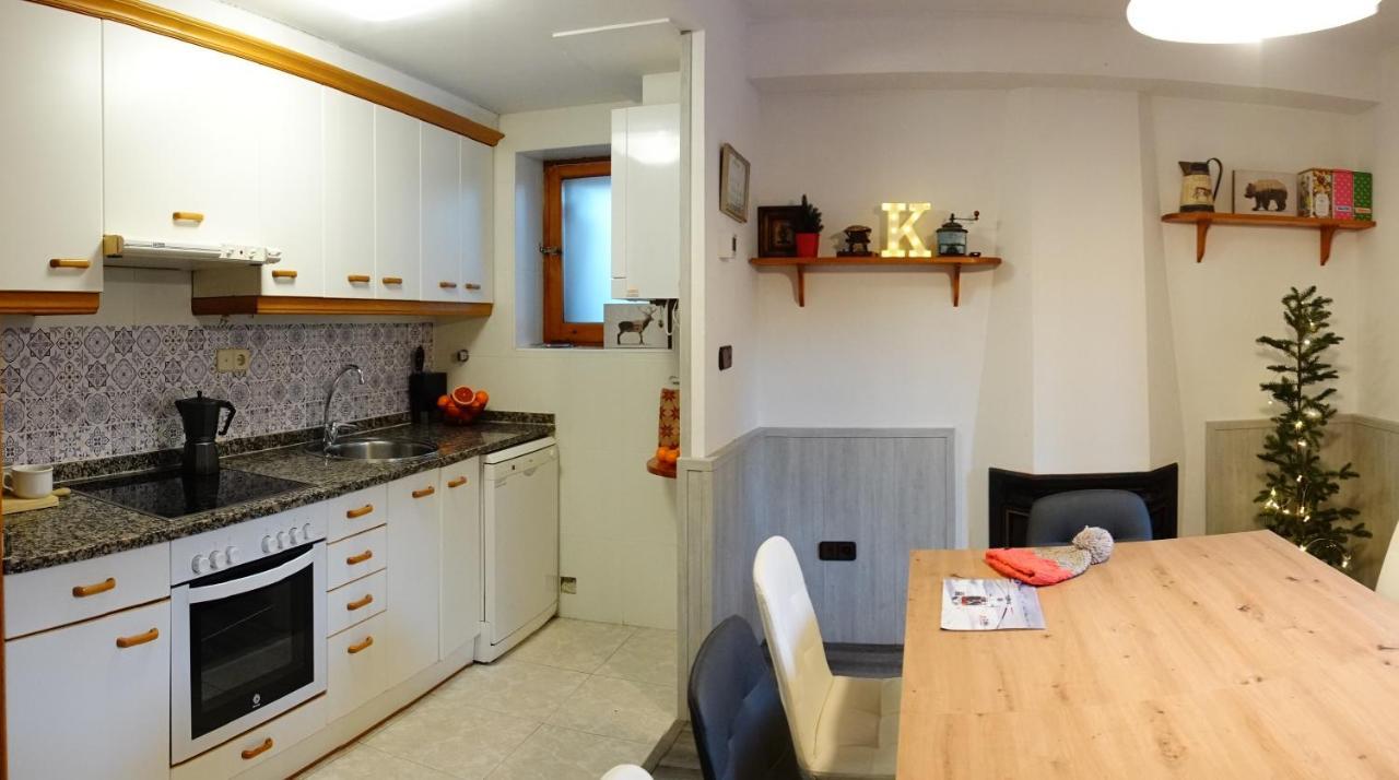 Cirjuana, casa en el centro con agradable jardín y barbacoa Biescas (Aragon) Exterior foto