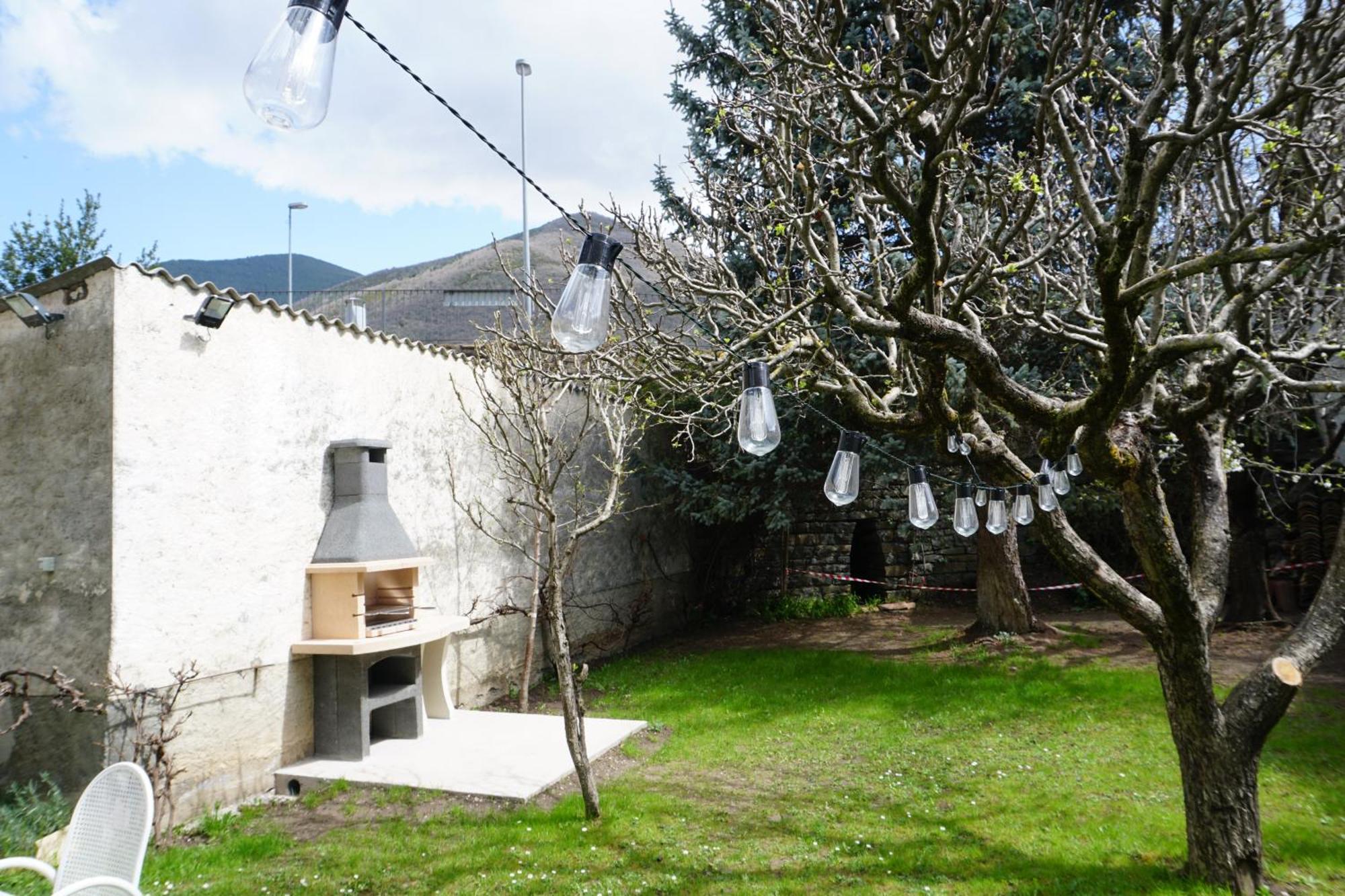 Cirjuana, casa en el centro con agradable jardín y barbacoa Biescas (Aragon) Exterior foto