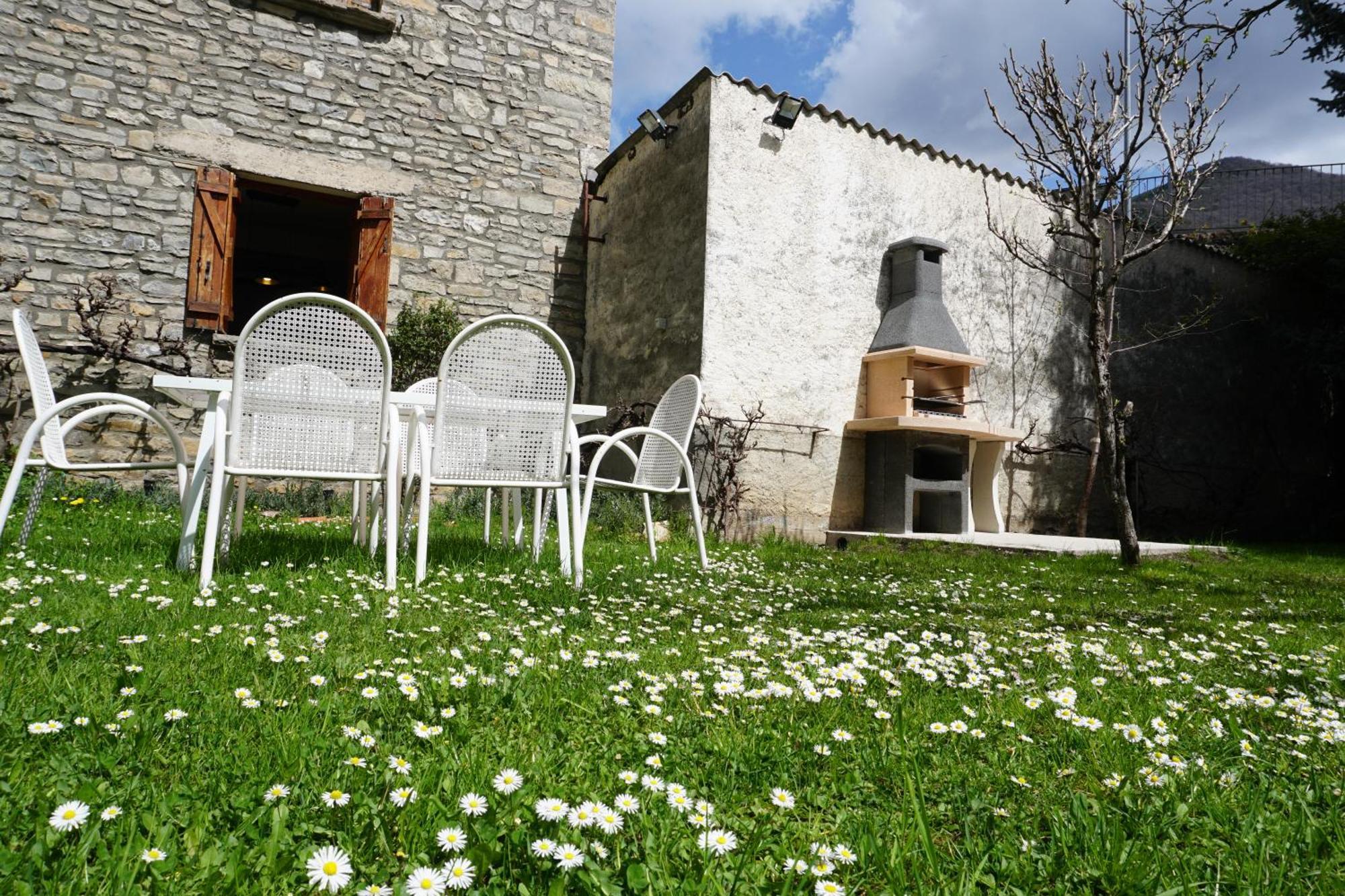 Cirjuana, casa en el centro con agradable jardín y barbacoa Biescas (Aragon) Exterior foto