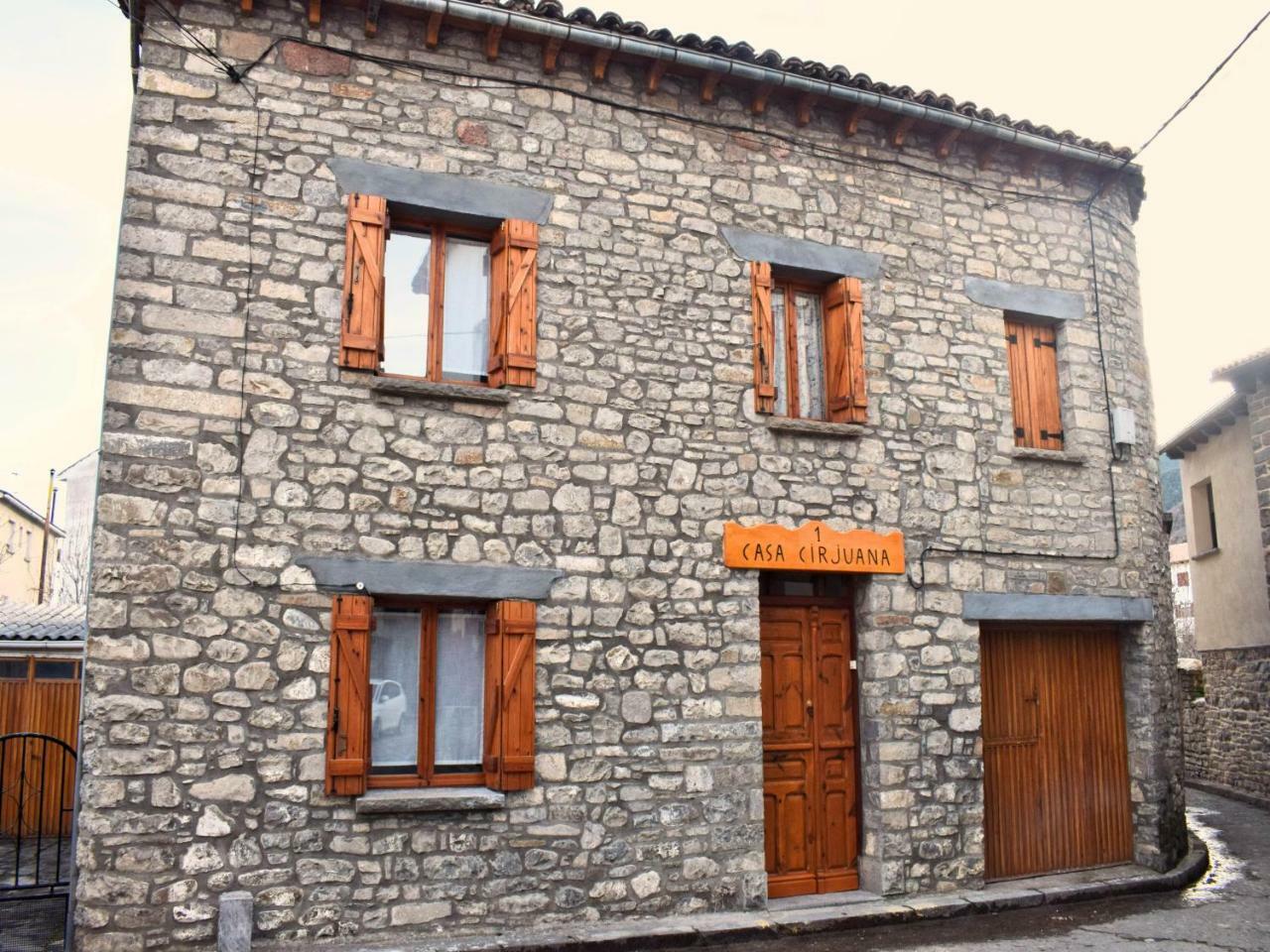 Cirjuana, casa en el centro con agradable jardín y barbacoa Biescas (Aragon) Exterior foto